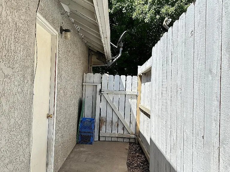 Building Photo - 1836 Brahms Way