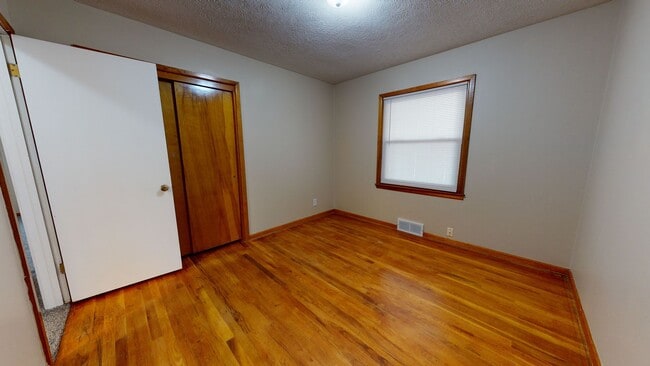 Building Photo - 3 Bedroom, 2 Bathroom House with Attached Double Garage