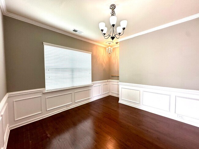 Building Photo - 8019 Kelburn Ln