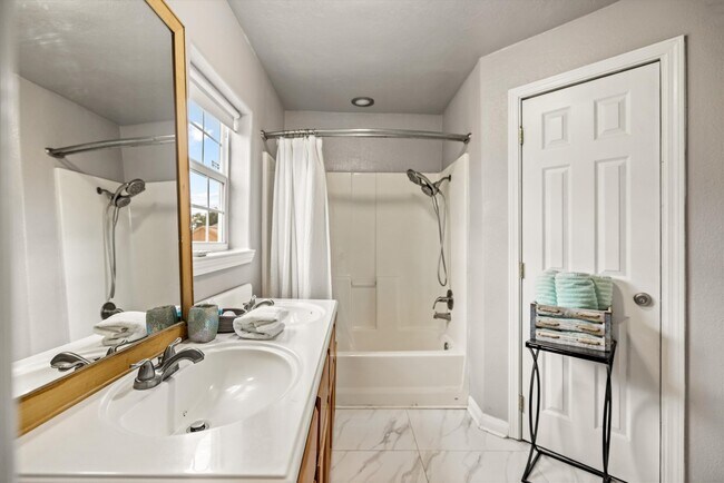 Building Photo - 5219 Avenue Q