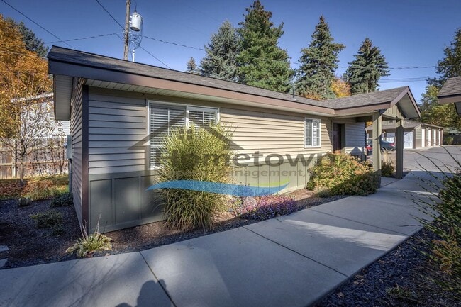 Building Photo - Cozy and Stylish 1 Bedroom and 1 Bathroom Cottage with Modern Features in Central Coeur d'Alene!