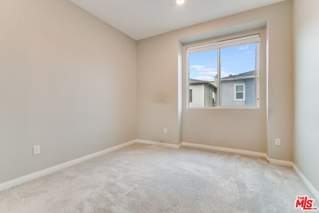 Building Photo - 713 Daniel Freeman Cir