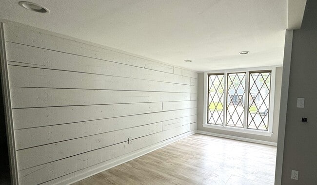 Building Photo - 20 Union Ave