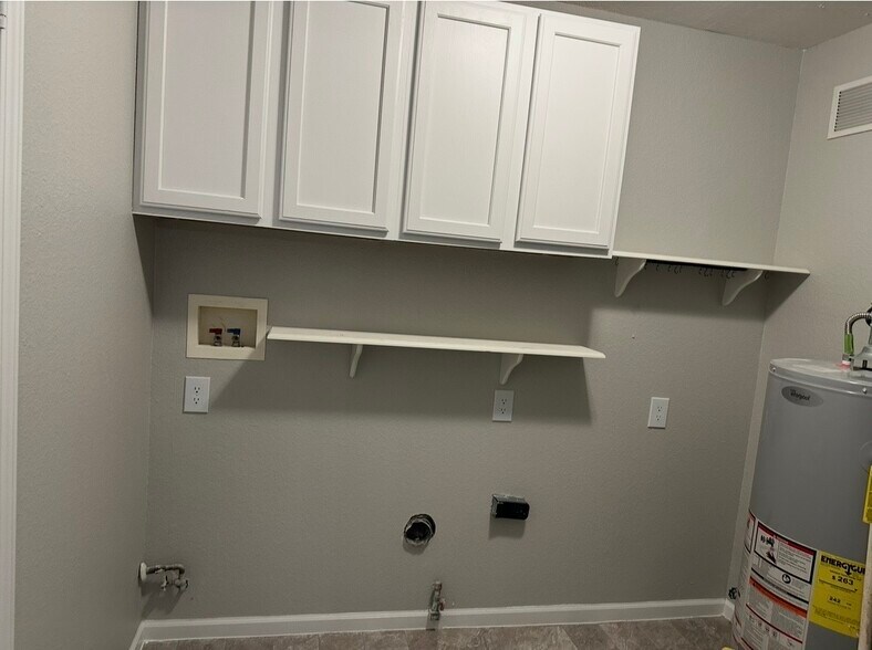 Building Photo - 543 Murphy Ln