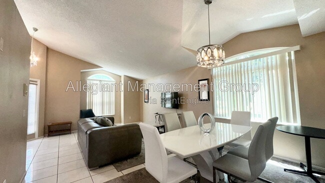Building Photo - 223 Lake Davenport Estates Dr