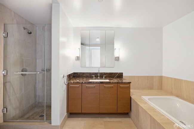 Building Photo - 301 Mission St