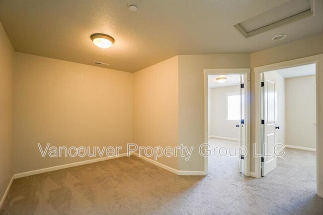 Building Photo - 5809 NE 71st Ave