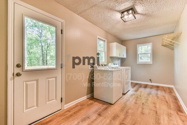 Building Photo - 135 Beacon Hl Dr