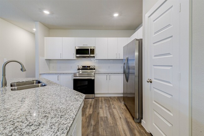 Building Photo - 9848 Grosbeak Ln