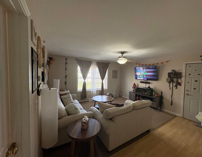 Interior Photo - 13 Meadow St