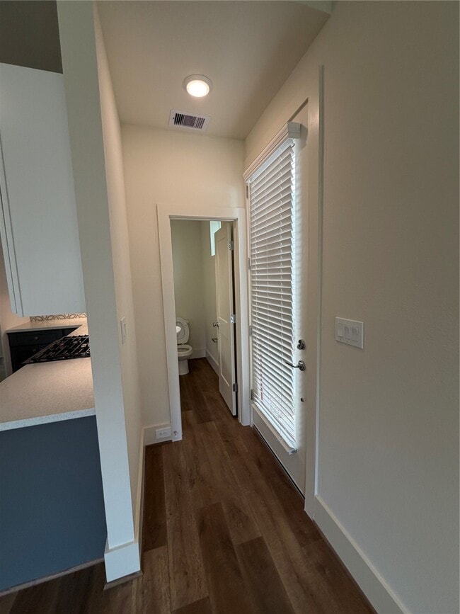 Building Photo - 879 Rachel St