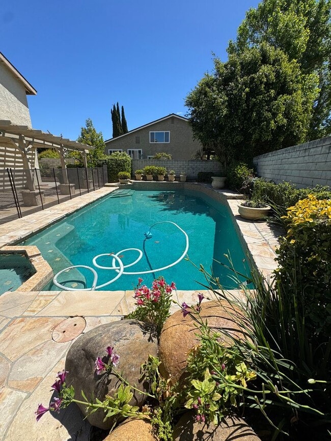Building Photo - Light-Filled Home with Resort-Style Backyard in Thousand Oaks