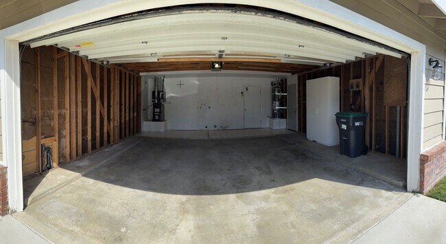Building Photo - Coming Soon-Located in the Heart of Tehachapi!