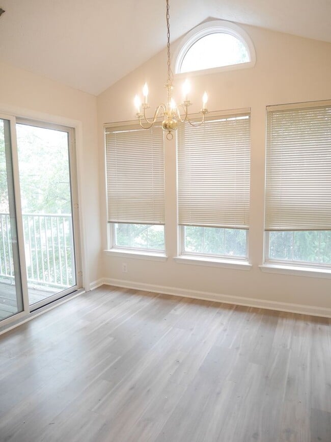 Building Photo - Spacious 2 Bedroom Condominium in Owings M...