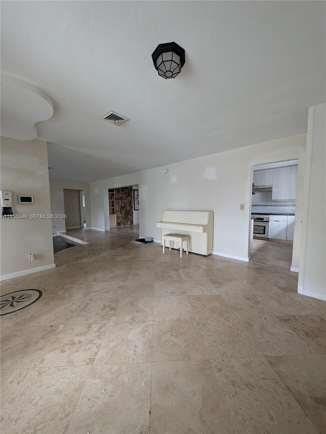 Building Photo - 1900 NE 186th St