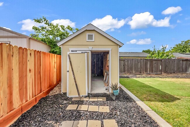 Building Photo - 709 Palmer Pl