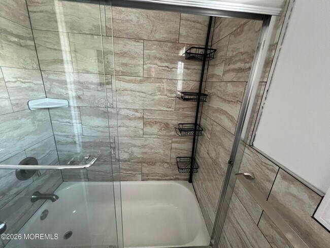 Building Photo - 8 Ridge Rd