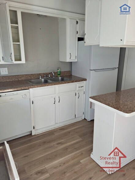 Building Photo - 2111 NW Lindy Ave