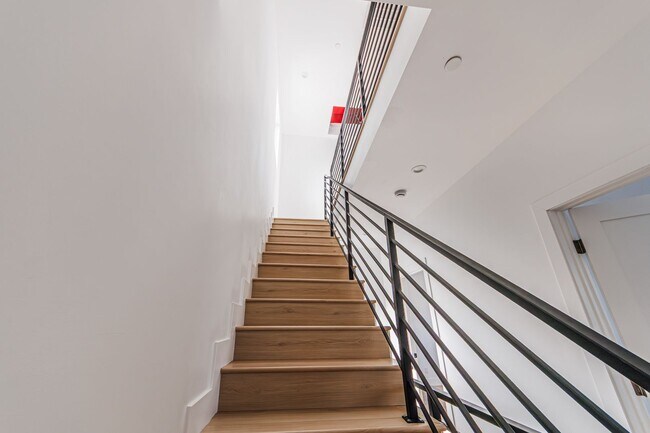 Building Photo - 13461 Beach Ave