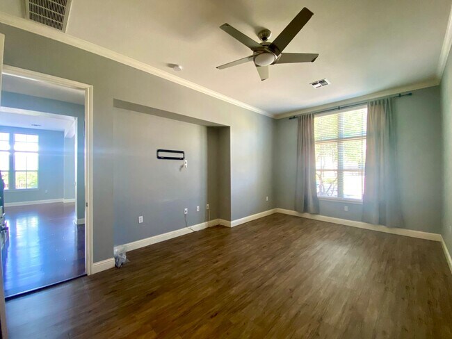 Building Photo - Large Home in Mueller!  Available for October!