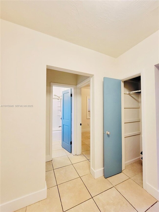 Building Photo - 3690 SW 24th St