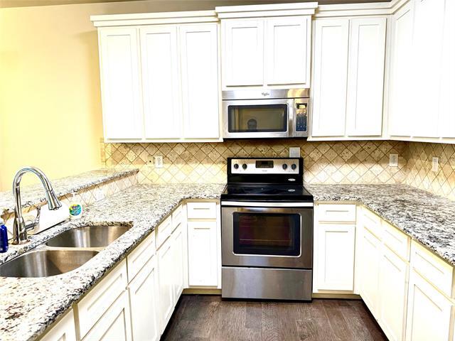 Building Photo - 301 Lily Ln