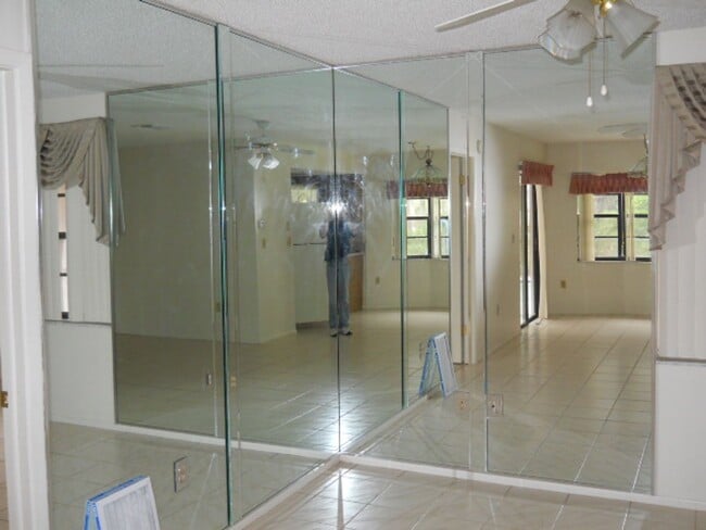 Building Photo - 6247 Spring Hill Dr