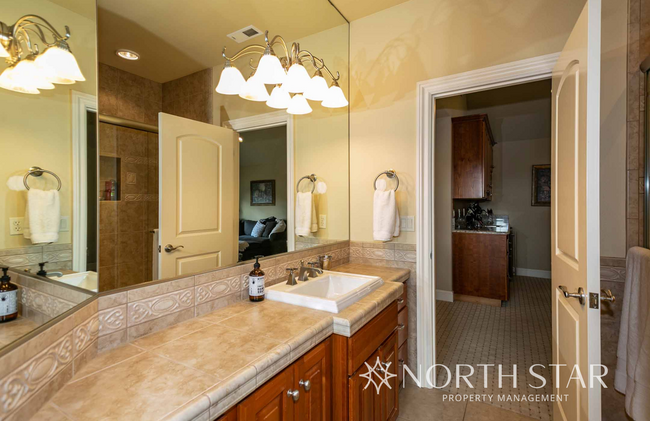 Building Photo - Stunning Home in Hidden Creek