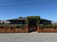 Building Photo - Now renting 3 bedroom House