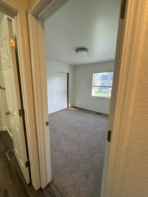 Building Photo - 915 Dee Ct