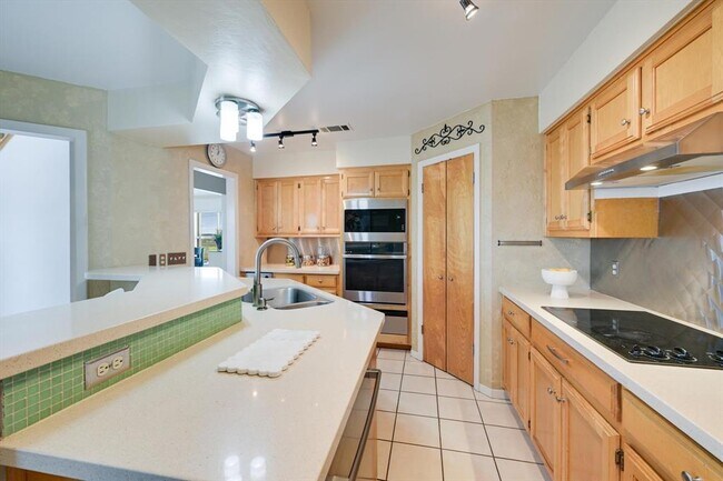 Building Photo - 5731 Misty Hill Cove