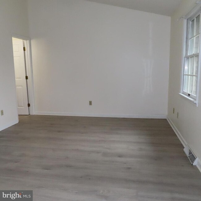 Building Photo - 11 Beacon Ct