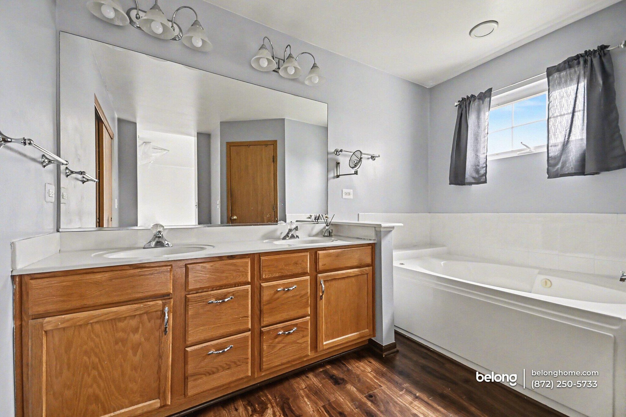 Building Photo - 631 Yoakum Blvd