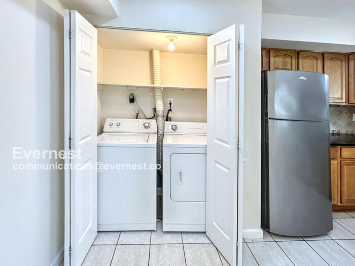 Building Photo - 1382 Ironwood St