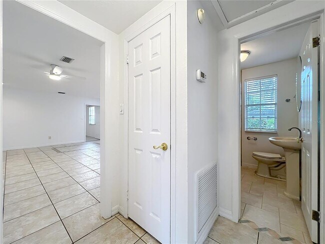 Building Photo - 332 Harris Ave