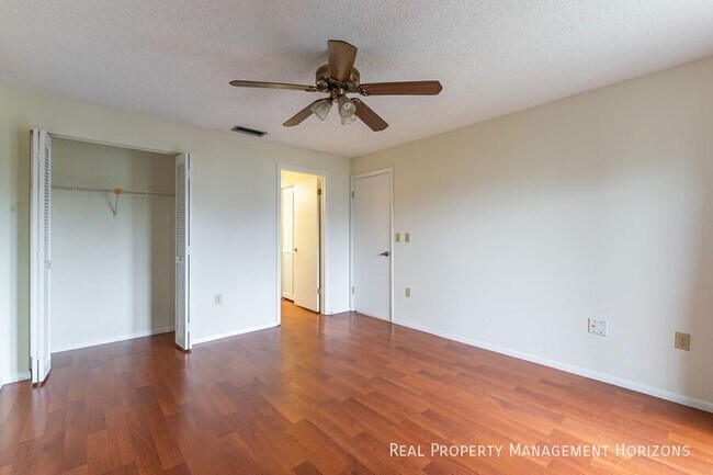 Building Photo - 251 Fenwick Dr