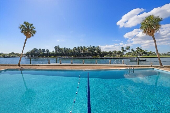 Building Photo - 9102 W Bay Harbor Dr