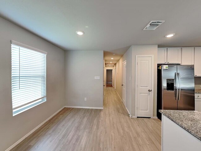 Building Photo - 5517 Verdugos Pl