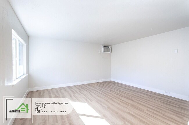 Building Photo - 1423 Orange Ave