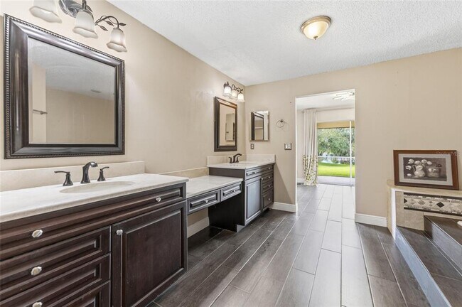 Building Photo - 6513 Thoroughbred Loop