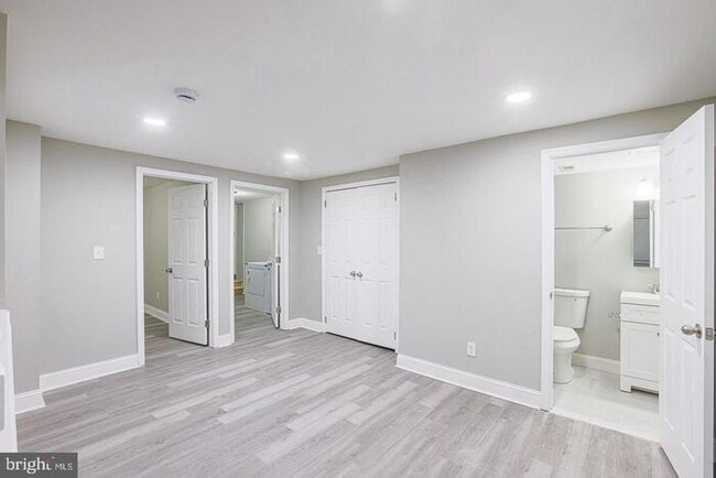 Building Photo - 4 Bedroom Beautiful Home