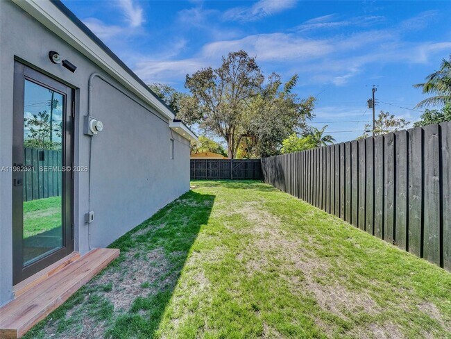 Building Photo - 2066 NE 174th St