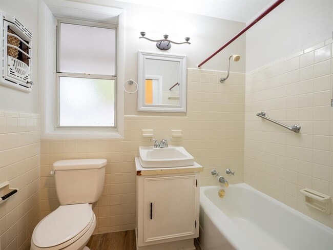 Building Photo - 1411 Westmoor Dr