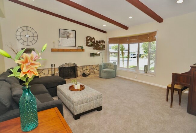 Building Photo - 15341 Vermont St