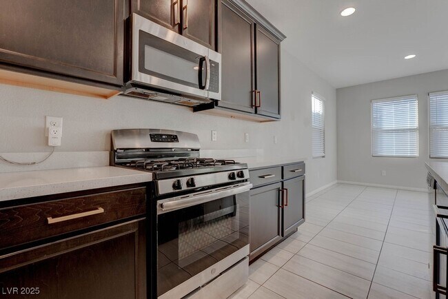 Building Photo - 12847 Slipknot St