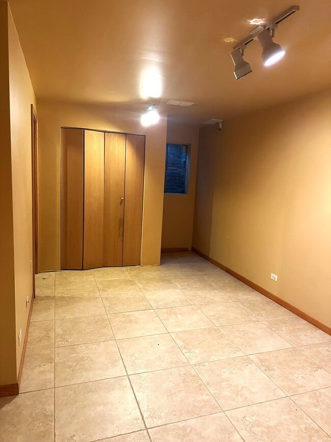 Building Photo - 615 Verde Dr