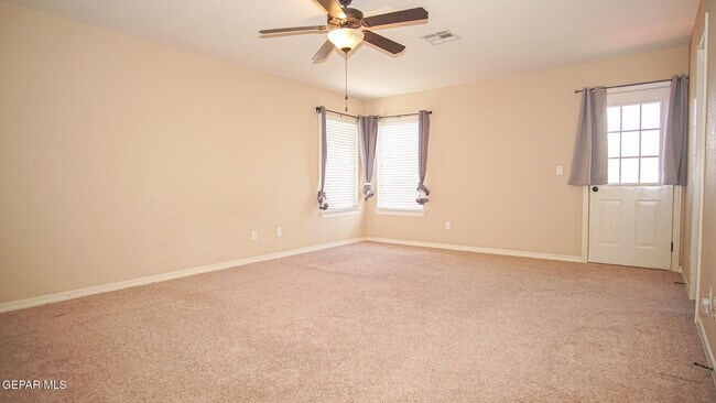Building Photo - 14613 Sunny Land Ave