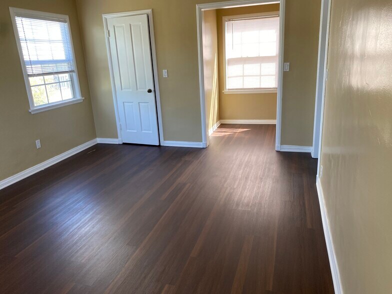 Bedroom - 2019 S Longwood Ave