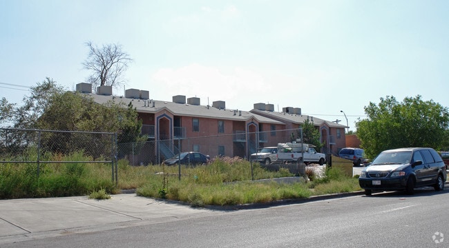 Primary Photo - 3608 Rivera Ave