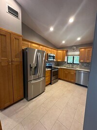 Building Photo - 301 Olivewood Pl